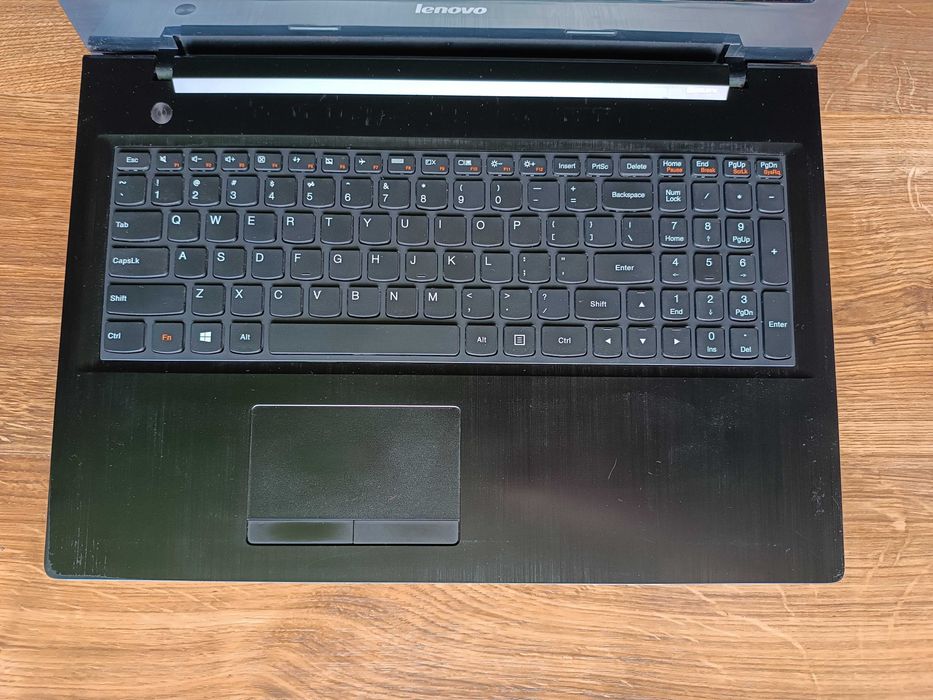 Laptop Lenovo, 6GB RAM, dysk SSD, Windows 11, w pełni sprawny