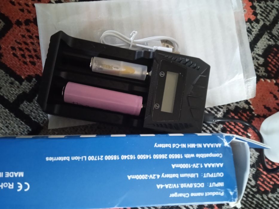 Зарядний пристрій для Li-ion 3.7V та АА/ААА 1.2V