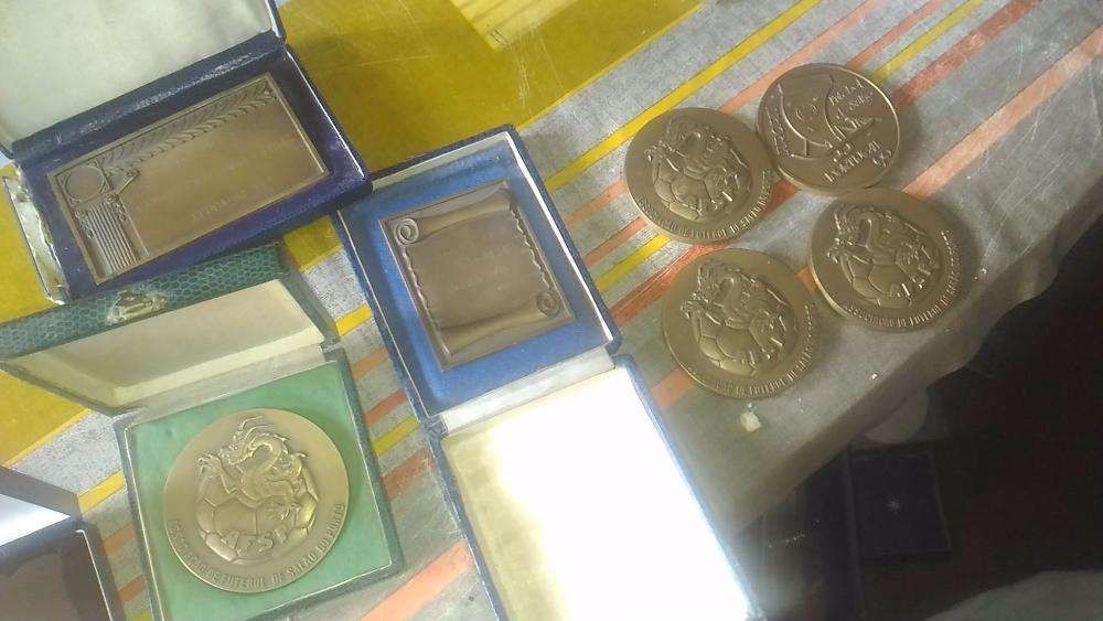 Lote de troféus desportivos