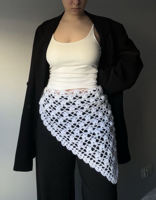 Ręcznie robiona chusta na szydełku