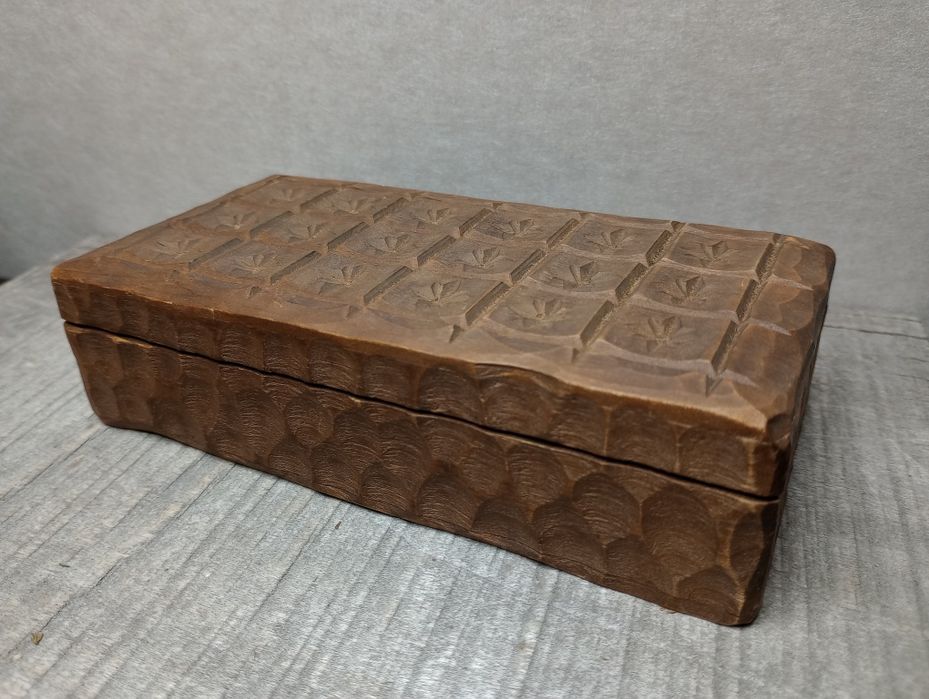 Stara drewniana szkatułka. Retro PRL