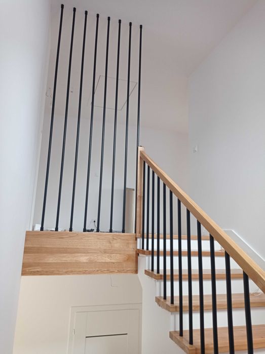 Schody drewniane z litego drewna