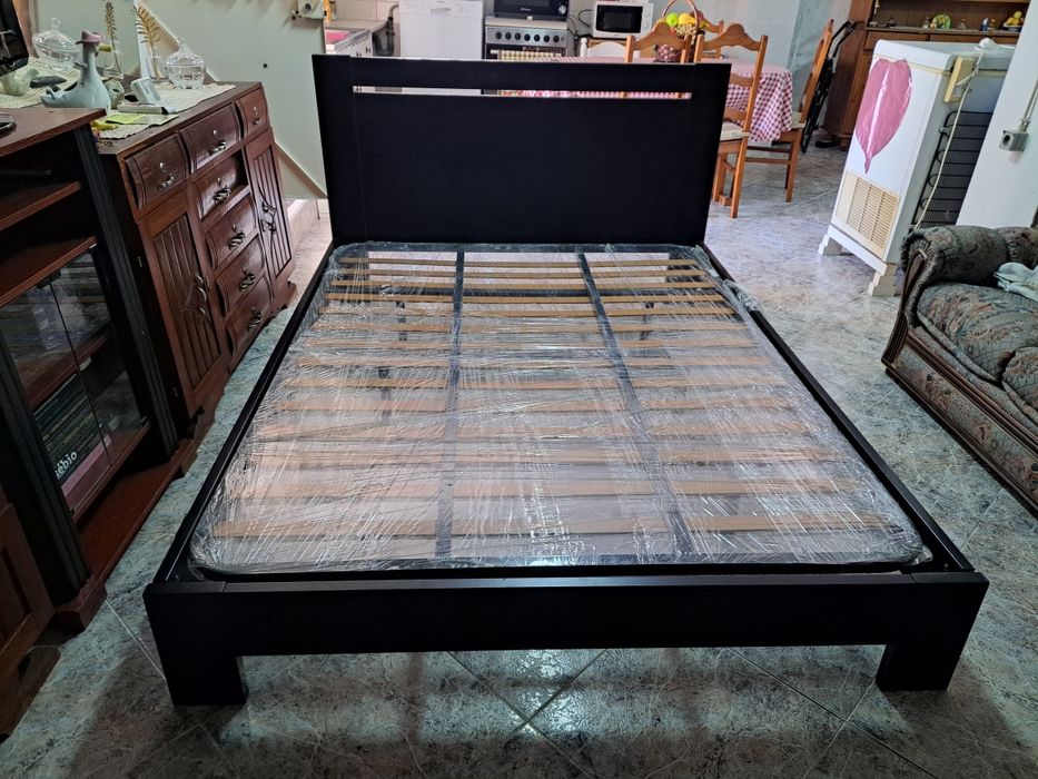 Cama ikea 2,05x1,57m com estrado