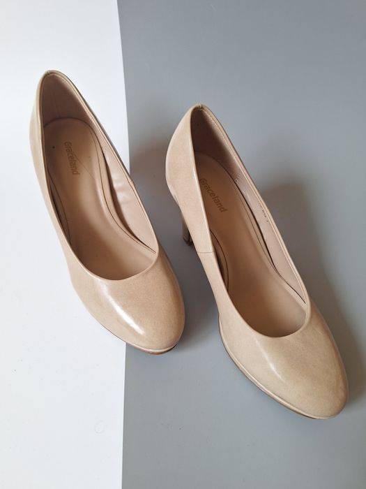 Buty czółenka 36 Graceland beżowe lakierowane na obcasie