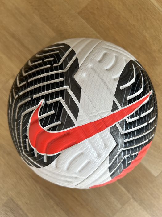 Футбольний м'яч Nike