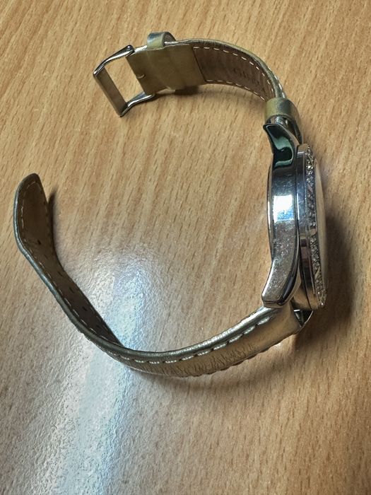 Vendo relogio de senhora GUESS com cristais Swarovski