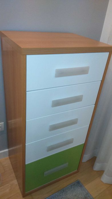 Camiseiro e mesa de cabeceira