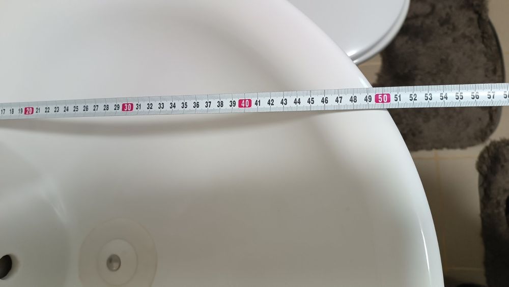 Умивальник з тумбою та змішувачем