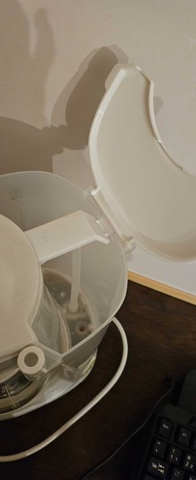 Cafeteira branca e sanduicheira