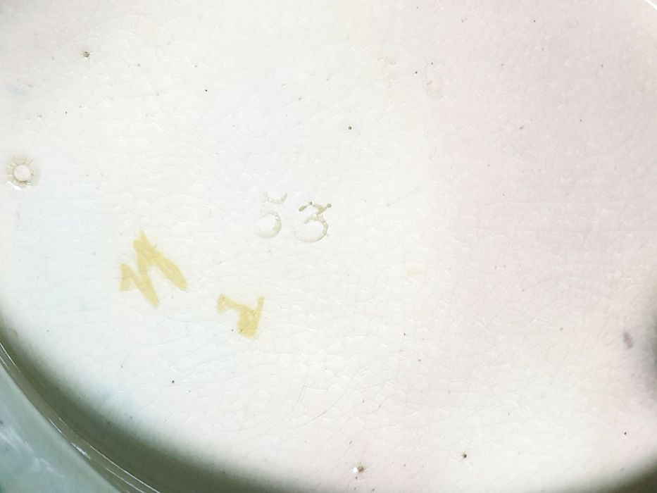 Rara antiga figura de costumes em faiança europeia