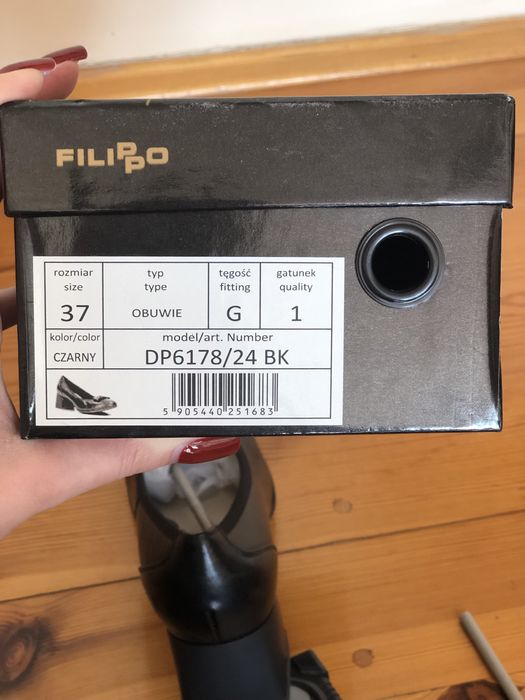 Buty na niskim słupku