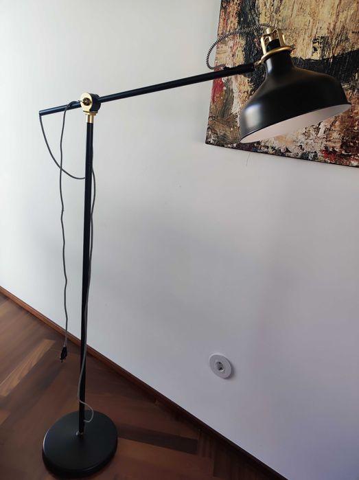 Candeeiro chão IKEA - preto