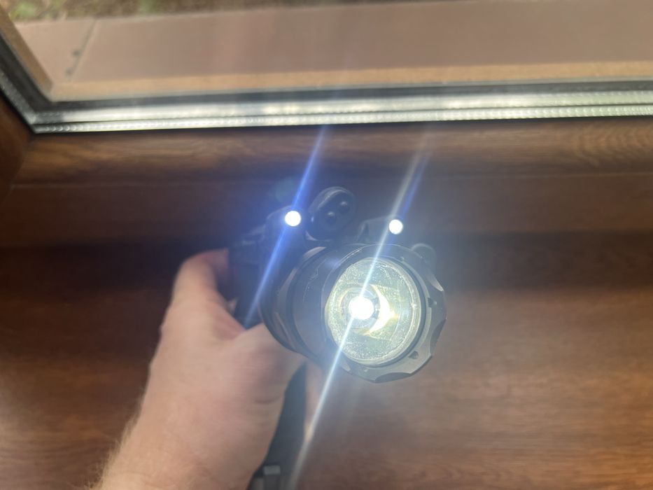 Тактичний ліхтар SureFire m900/m910a vertical grip