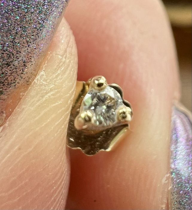 Złote kolczyki z diamentami