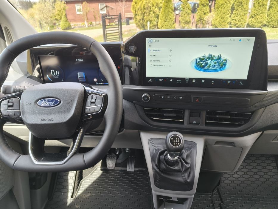 Wynajem auta Ford Transit Costum 9 osób nie trafic bus
