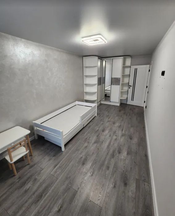 Продаж 3к квартири 85 кв. м на просп. Злуки
