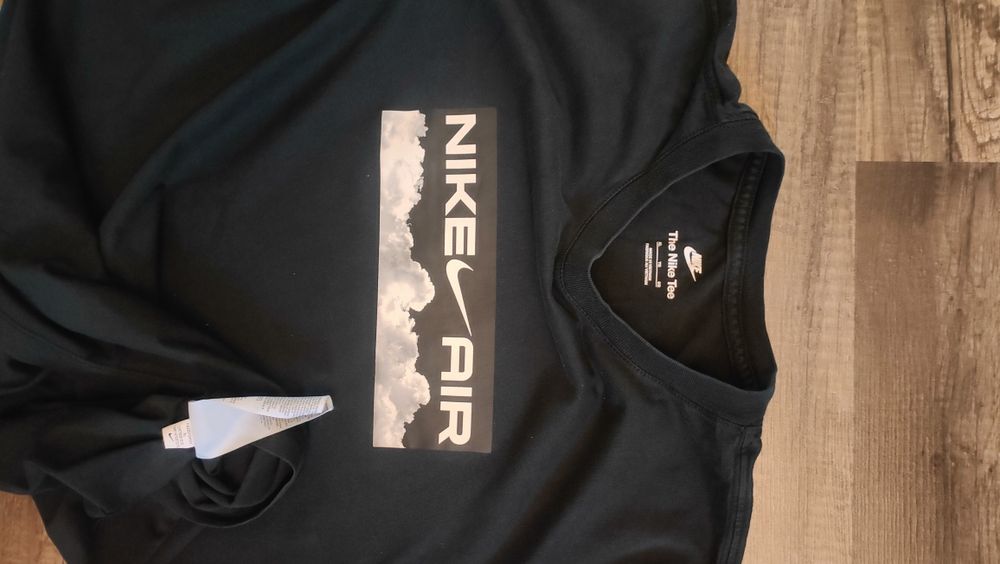 świetny t-shirt Nike Air Cloud