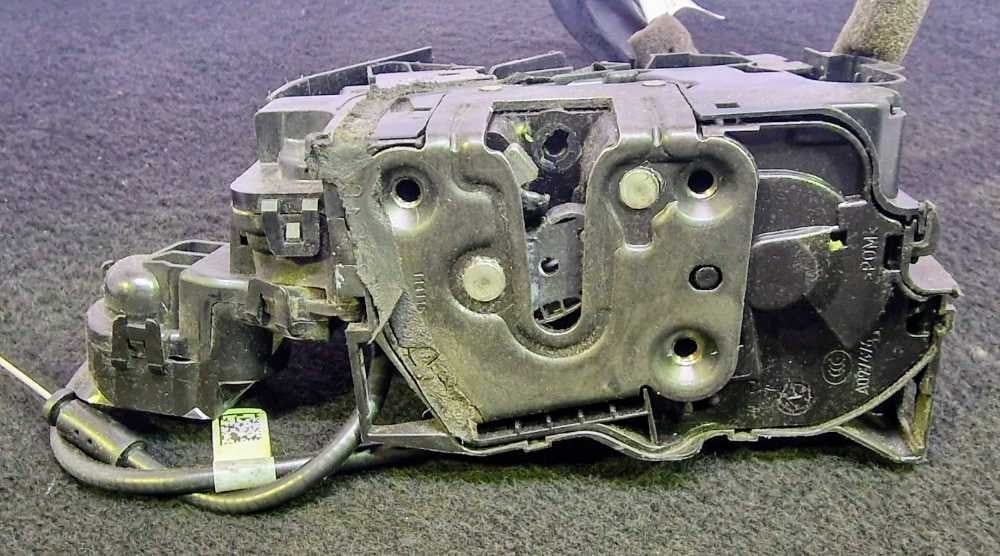 Fechadura / Fecho Porta Frente Esquerdo 805039350R - RENAULT TALISMAN