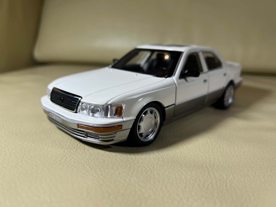 Model samochodu jak Lexus LS400 światła dźwięk otwierany 1:24