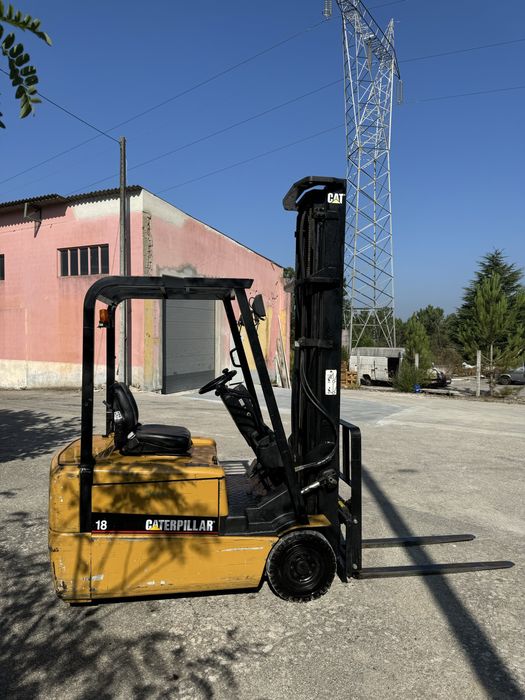 Empilhador eletrico cat 1800kg