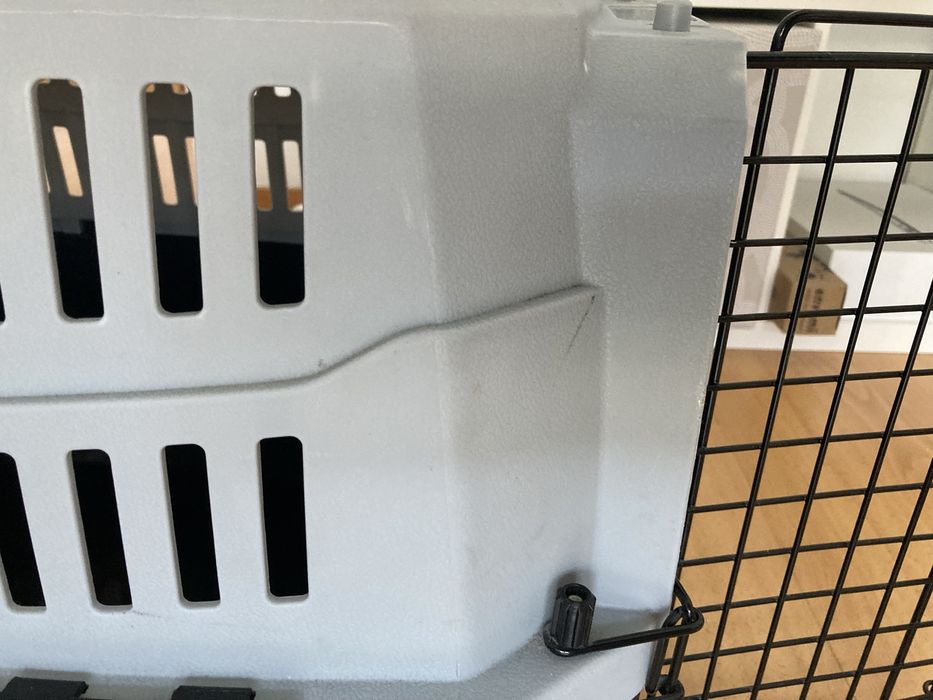 Gaiola de transporte rigida em excelente estado