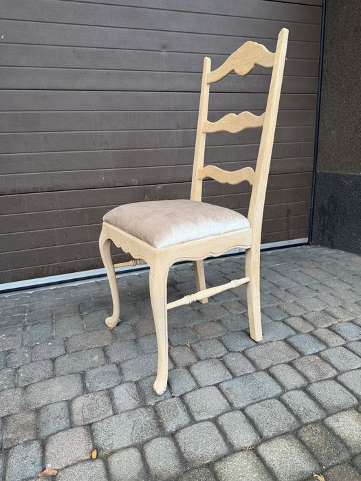 Stół krzesła w stylu ludwikowskim po renowacji oczyszczony Ludwik XV