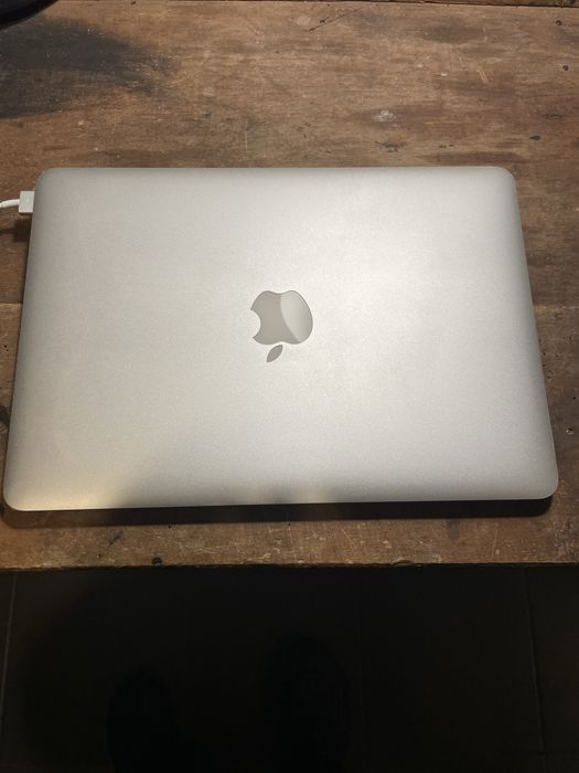 Macbook Pro 13, 2015, 3,1 Ghz Intel i7, 16 GB Ram, dysk 500GB.
