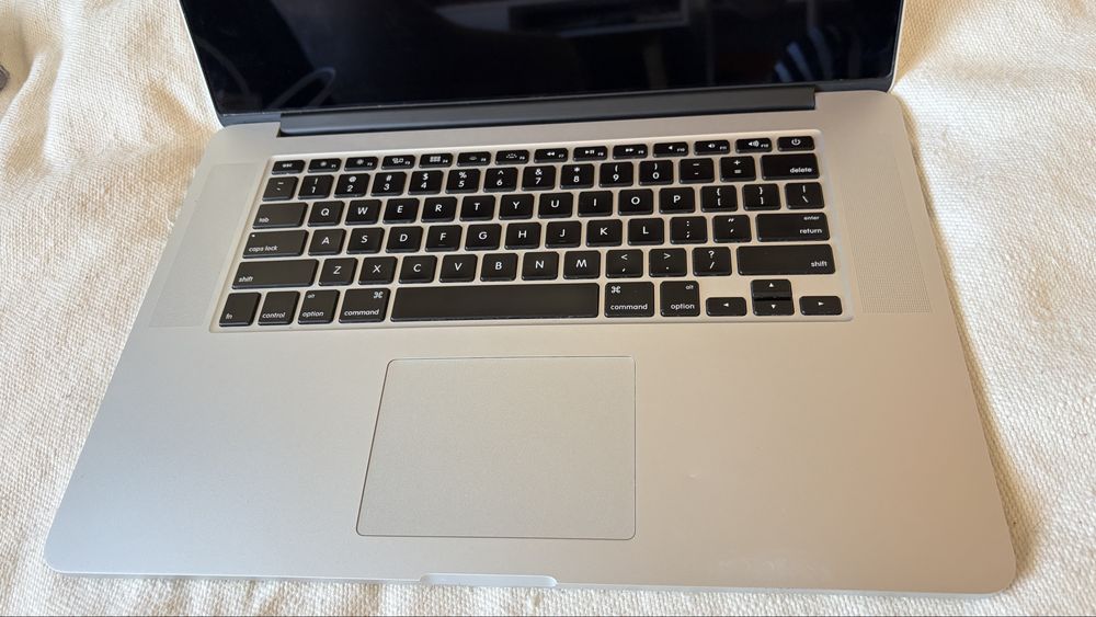 Macbook pro (Retina 15-inch, late 2013, intel core i7, 16gb, 1TB