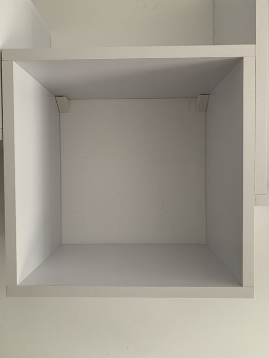 Białe uniwersalne półki wiszące