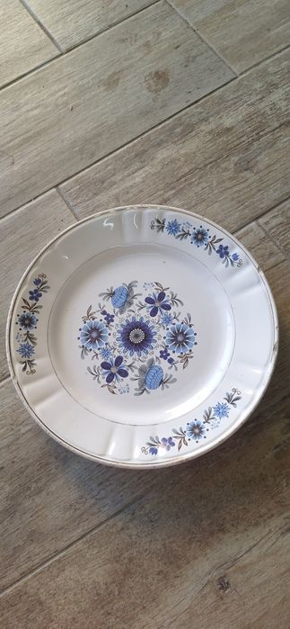 Vende-se pratos Antigos