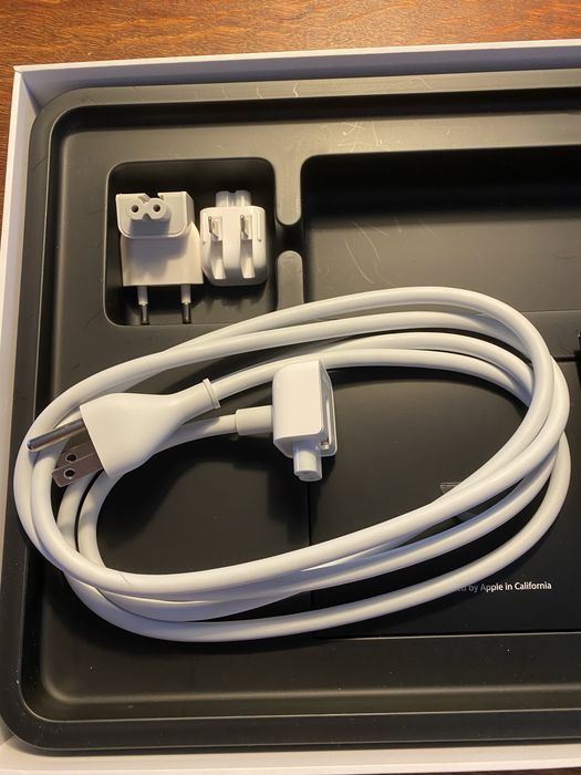 Oryginalny kabel zasilający Apple do MacBook + EU/US wtyczki – NOWY