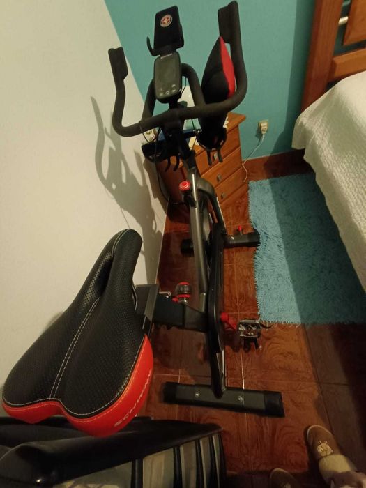 Bicicleta estática como nova