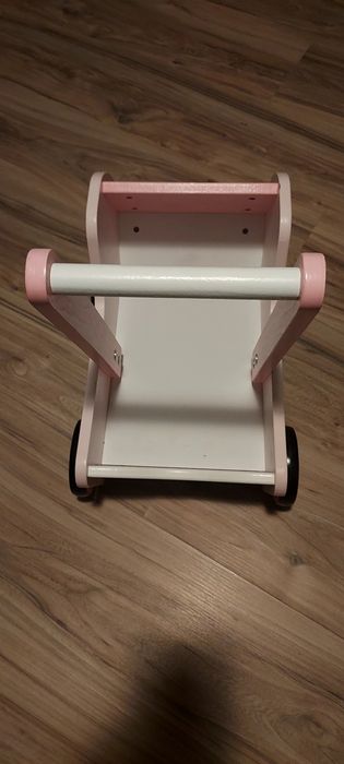 Carro em madeira para criança