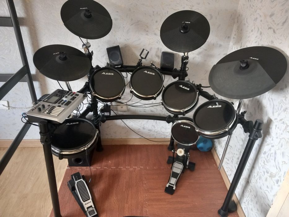 Vendo bateria eletronica Alesis DM 10