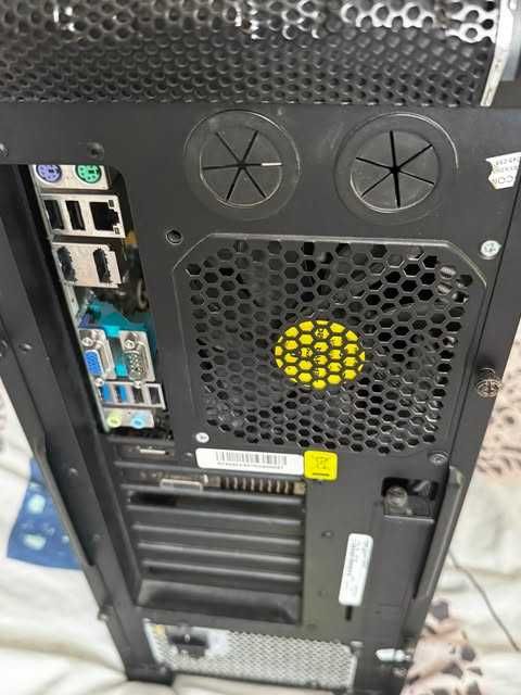 Komputer stacjonarny + monitor