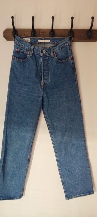 Levi's 26/27 ribcage straight