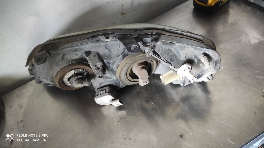Opel Astra G lampa prawa przód ciemna