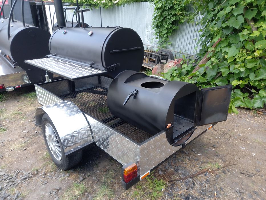 Коптільня на колесах Барбекю бочка мангал на причіпі Смокер