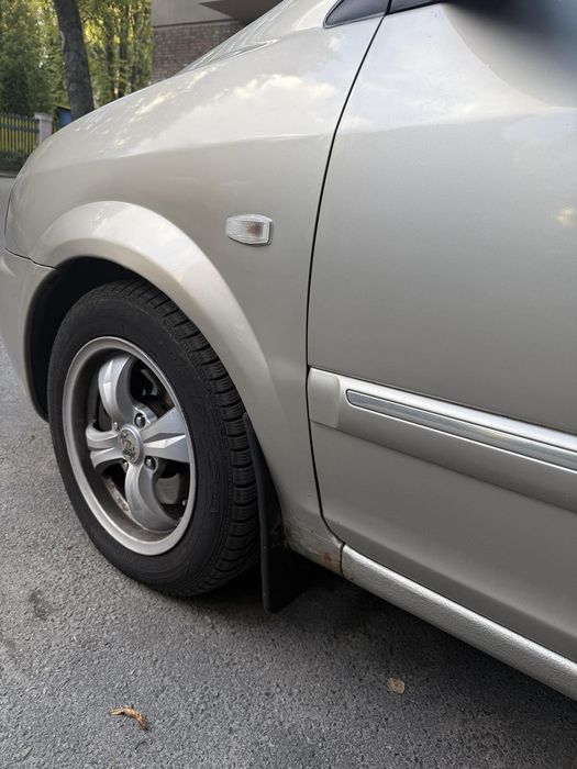 Продам автомобіль KIA CARENS 2006