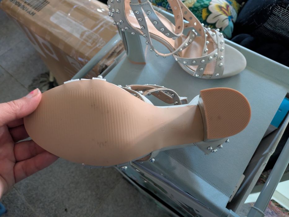 Sandálias cinzentas