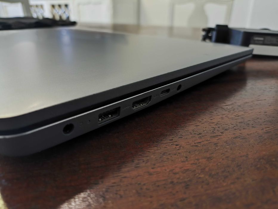 Lenovo IdeaPad 3 Ryzen 7 (5700U) – SSD 512GB | 8GB RAM (Bateria a 85%)