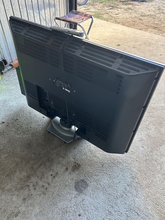 Sprzedam telewizor Toshiba 42 cale z pilotem