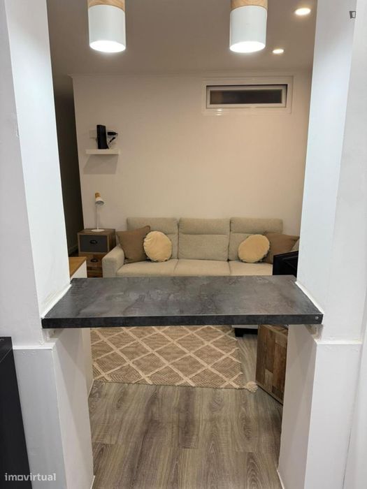 Quarto - localizado em Santos Lisbon