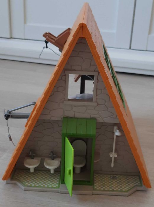 Playmobil- casa acampamento com slide, como nova.