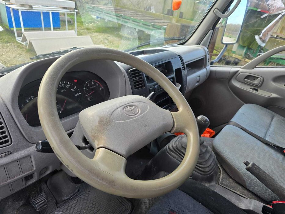 Toyota Dyna Carrinha com caixa aberta