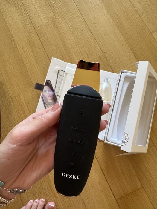 Мікрострумовий скрабер для шкіри та усунення чорних точок GESKE 9 в 1