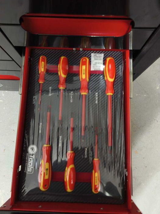 Carrinho de ferramentas com 12 gavetas 10 completas com ferramentas