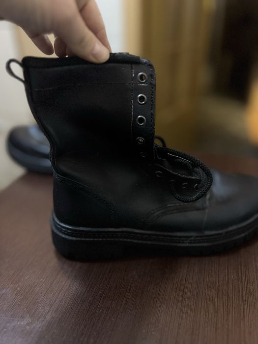 Продам кожанные берцы
