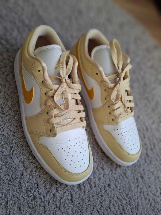 Кросівки жіночі Nike
