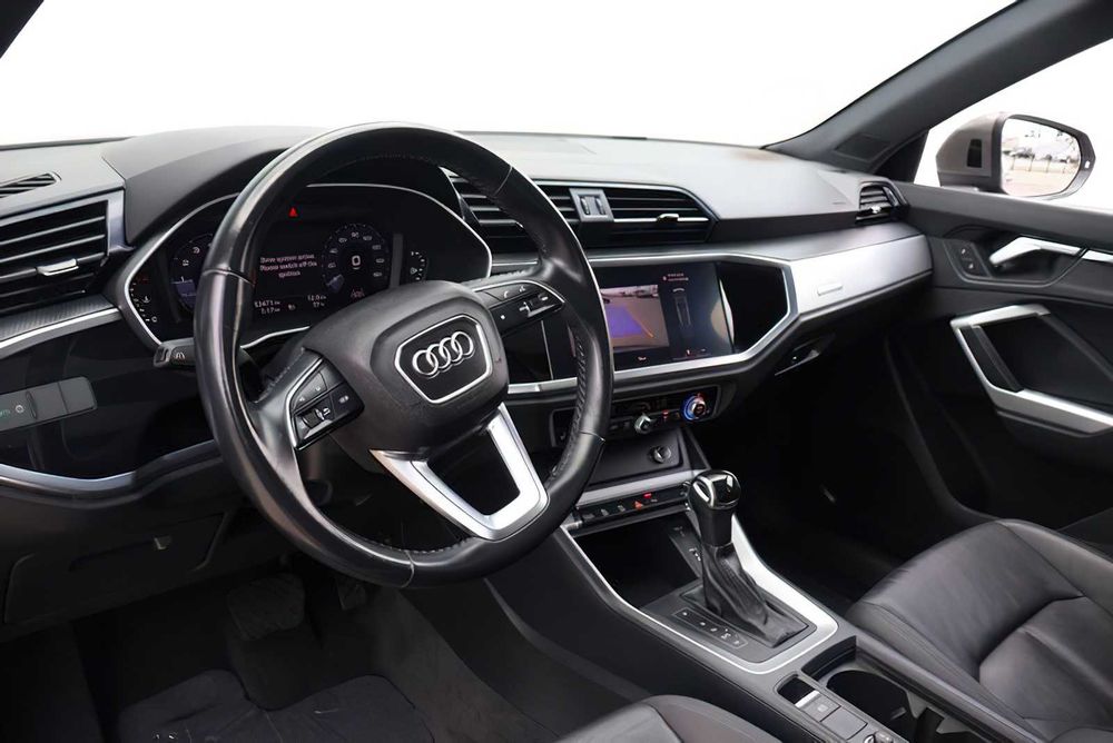 Audi Q3      2020